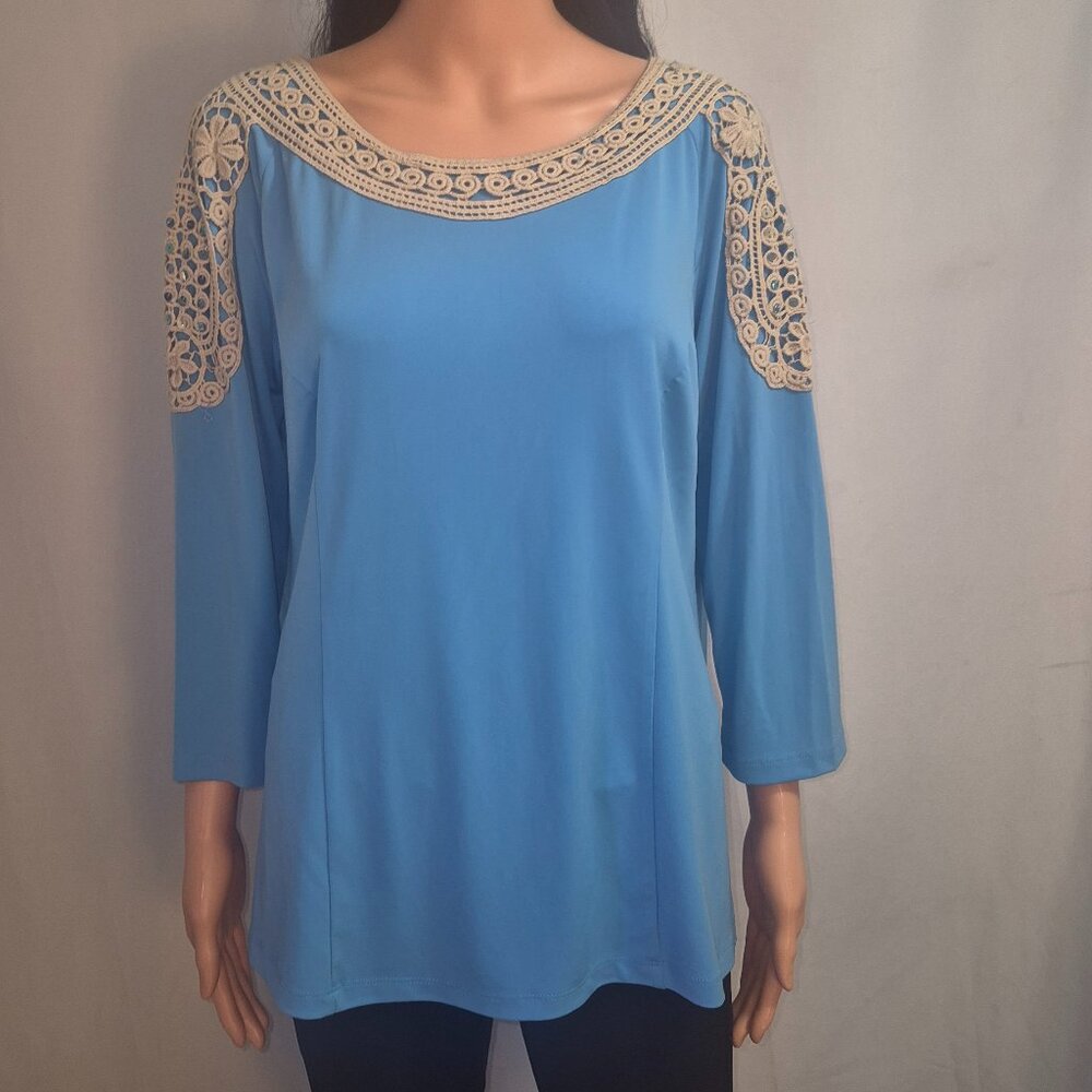 SIMONTON SAYS stylish blouse, Blue with great crochet work and sequins, Medium
